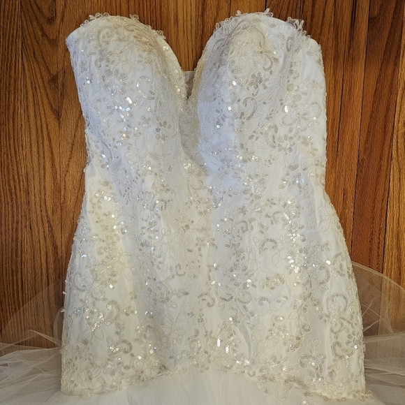 NWOT strapless mermaid bridal gown - Picture 4 of 10